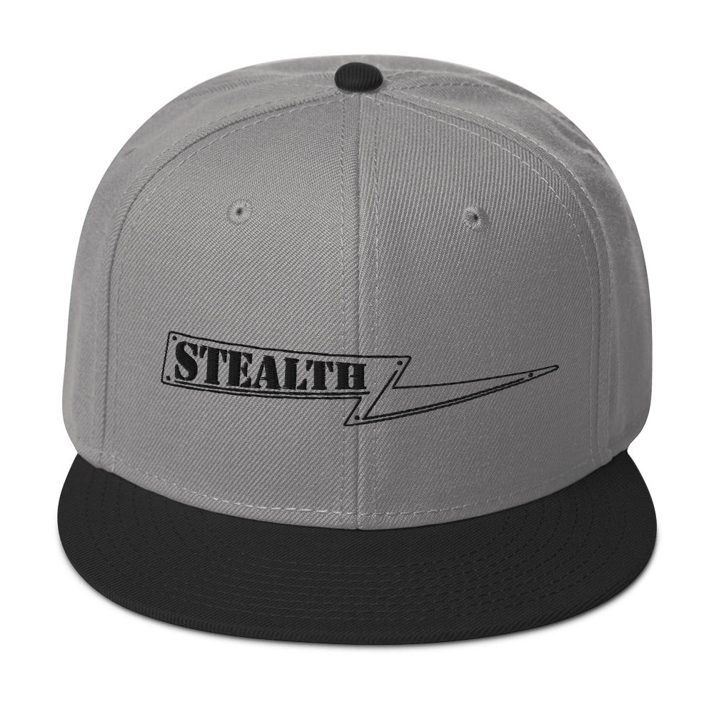 Dark grey Stealth Pipes snapback hat with flat visor and embroidered logo, photo 3 of 7